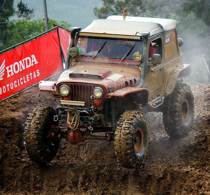 Erick Jonathan Beitia y Hector Rosas de Panamá, ganaron la categoría 8 cilindros
