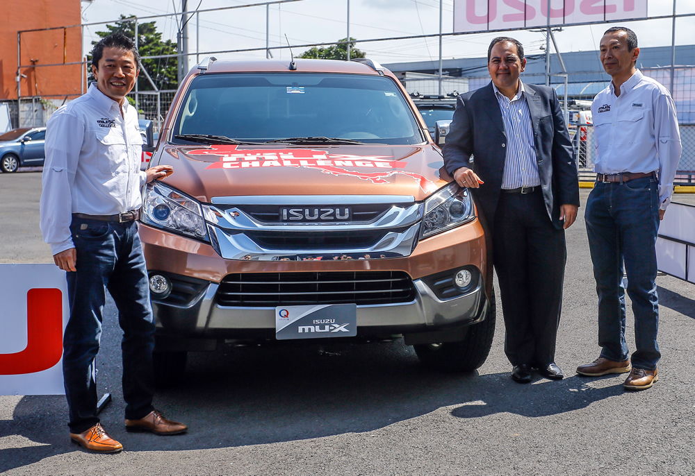 Personeros de Isuzu Motors durante la presentación en Costa Rica.