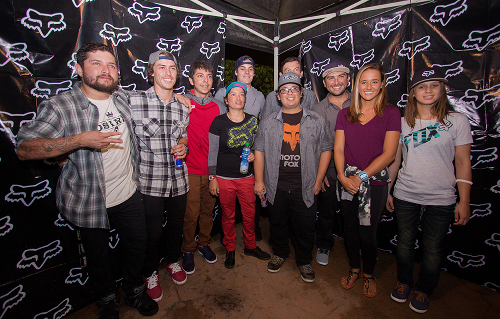 Los atletas Fox en la actividad de presentación. ( foto de 2+2Studio )