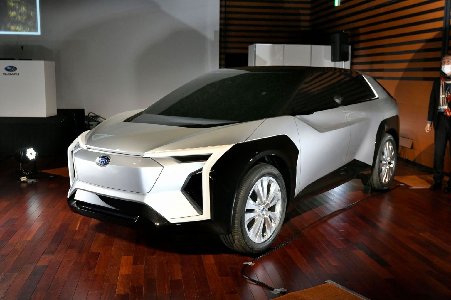 Subaru-Electric-SUV-3